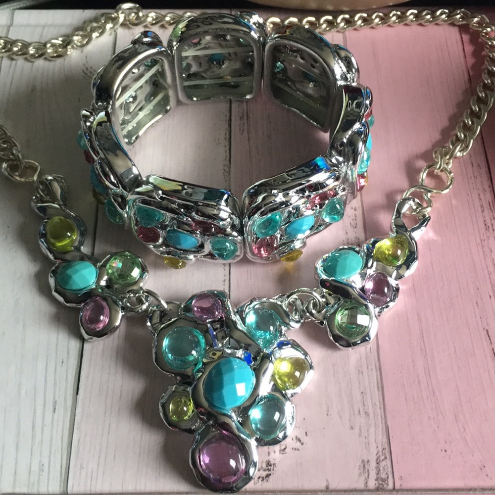 Lucite Necklace & Bracelet Set